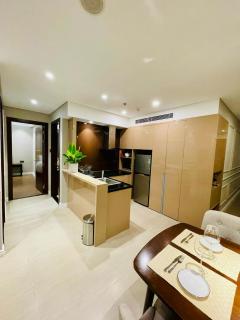 Luxury Apartment with Ocean View - 1 minute to beach - 2