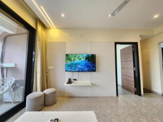 Peaceful Candolim 2BHK Apartment - Family Stay, Scenic View, Pool - 6