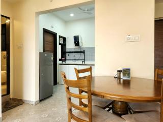 Peaceful Candolim 2BHK Apartment - Family Stay, Scenic View, Pool - 5