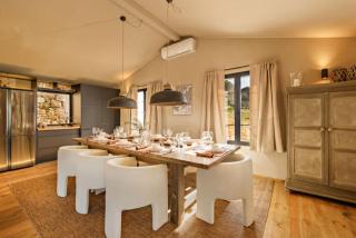 Discreet Luxury Home With Splendid Views - 6