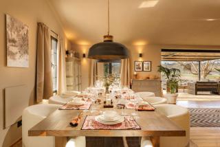 Discreet Luxury Home With Splendid Views - 4