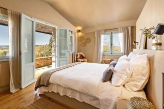 Discreet Luxury Home With Splendid Views - 2