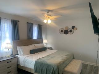 School Village Walk-in shower and jetted tub - 6