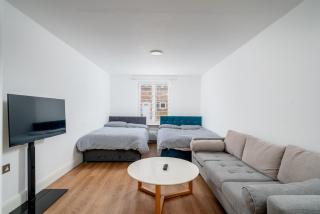 16 Guests, 4 Studios, Groups, Contractors, Stockwell SW9 - 1