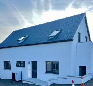 Adaliene's Retreat Flat 2 - 0