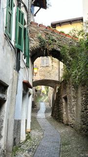 Iconic Italian Townhouse w Rooftop Terrace & Mountain View, Pigna - 1