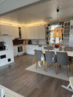 Spacious and cozy family-friendly wooden house - 3
