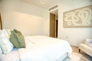 Luxury 3BR Villa with Maid Room & Private Beach Access - 1