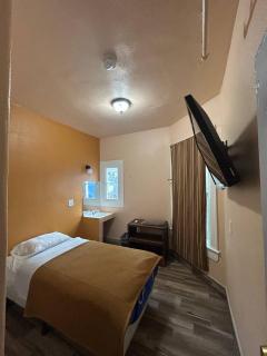 Crystal Startup Hotel - 5