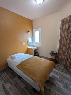 Crystal Startup Hotel - 8