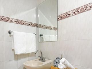 Spacious Boutique Loft with Netflix - Perfect Location - 9