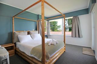 Sea & Mountain Views Retreat on Rosemary Farm - 3