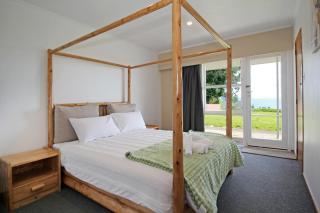 Sea & Mountain Views Retreat on Rosemary Farm - 4