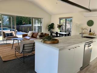 Modern Comfort Mountain Views - Walk to Queenstown - 9