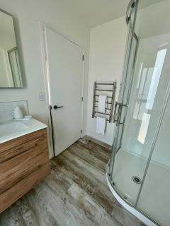 Modern Comfort Mountain Views - Walk to Queenstown - 3