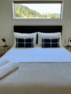 Modern Comfort Mountain Views - Walk to Queenstown - 3