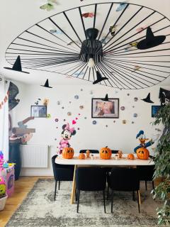 THE ENCHANTED HOUSE ( 15 min walk to Disney) - 8