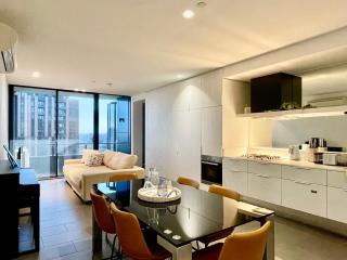 The Elm - 2beds 2bath, FREE 2xParking, Pool & Gym - 3