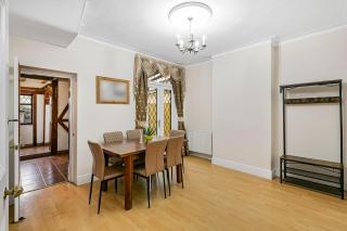 Spacious charming house near Heathrow - 2