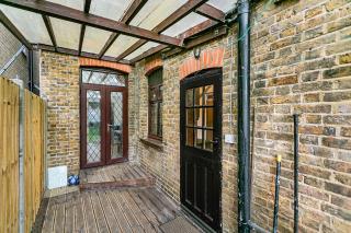 Spacious charming house near Heathrow - 1