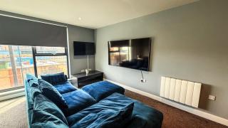 Modern City Centre Apartment - 2BR - Sleeps 8 - Parking & River Views - 9