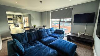Modern City Centre Apartment - 2BR - Sleeps 8 - Parking & River Views - 3