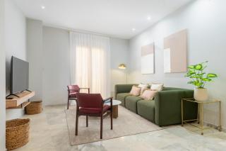 Stunning 3BR 2BTH with Parking and Jacuzzi - 5