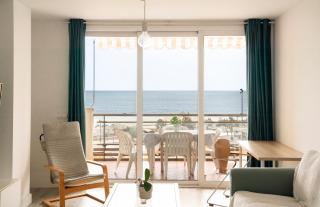 AA Guest - Sunshine Front Sea Views Eco Apartment - 7