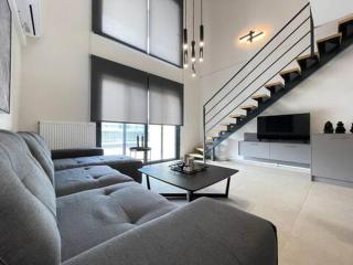 Athenean Modern Escape near Marina Floisvos - 9