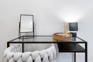 Luxury 1 Bedroom Apartment with Patio 10 min to tube sleeps 4 - 1