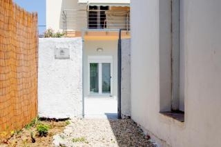 House - Sleeps 4 - Private Courtyard - Parking - 9