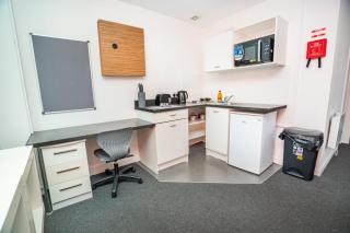 Bright Convenient Central Coventry Budget Studio - 4