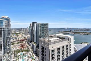 Luxury 1BR Penthouse, Bay City Views Downtown - 8