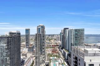 Luxury 1BR Penthouse, Bay City Views Downtown - 7