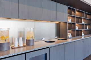 Luxury 1BR Penthouse, Bay City Views Downtown - 4