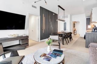 3BR Penthouse Direct, Stunning Water Views - 7