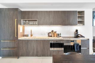 3BR Penthouse Direct, Stunning Water Views - 3