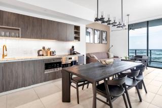 3BR Penthouse Direct, Stunning Water Views - 2