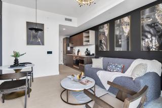 Penthouse 1BR Breathtaking City Water Views - 8