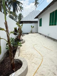 Zanzi coconut house - 4