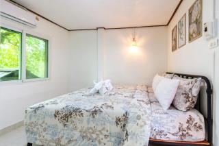 Panpurie Koh Lanta Resort - 2-Minute Walk to the Beach -  - 4