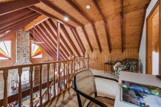 Hahndorf Log Cabin - 9