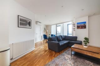 2 Bed Balcony Flat in Vauxhall - 3