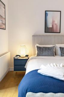 Charming Oxford street Home away - 1