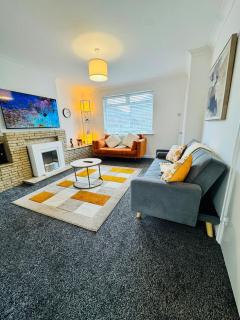 Swanky Dudley Retreat - 2