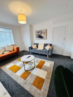 Swanky Dudley Retreat - 3