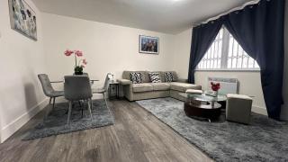 Apartment - Sleeps 4 - City Base - District Line - 5