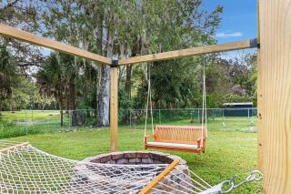 NEW Mid-Century Modern Retreat near 3 sisterSpring - 1