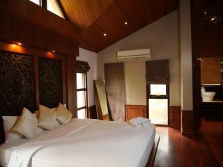 Tropical Thai Loft with Koi Pond - 8