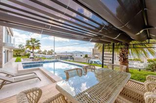 Luxury Golden Villa with sea view - 0